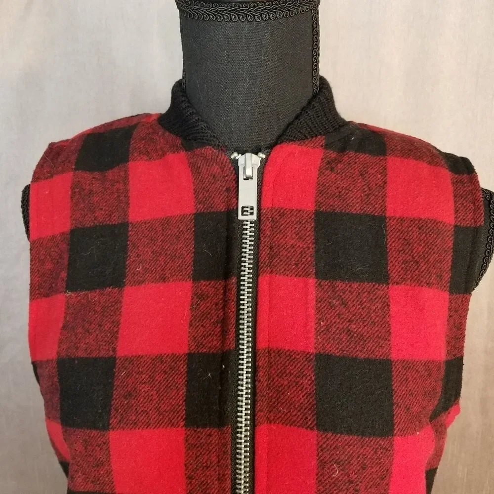 THREAD AND SUPPLY Buffalo Plaid Vest‎
